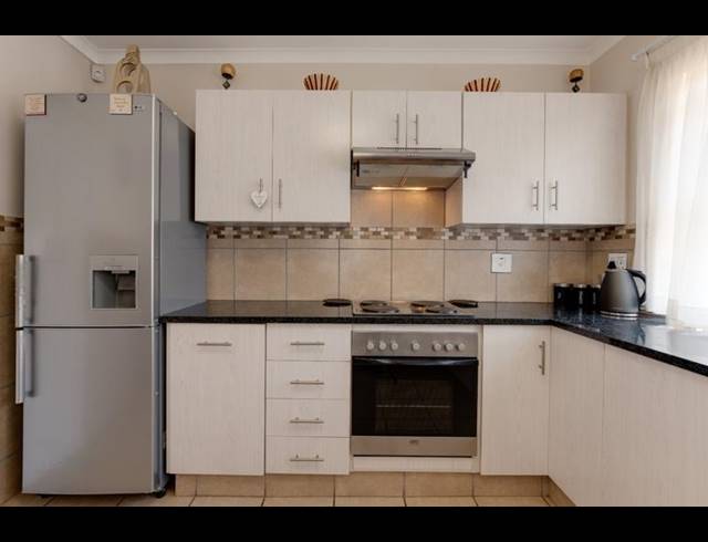 3 BEDROOM PROPERTY TO RENT IN DIE HOEWES